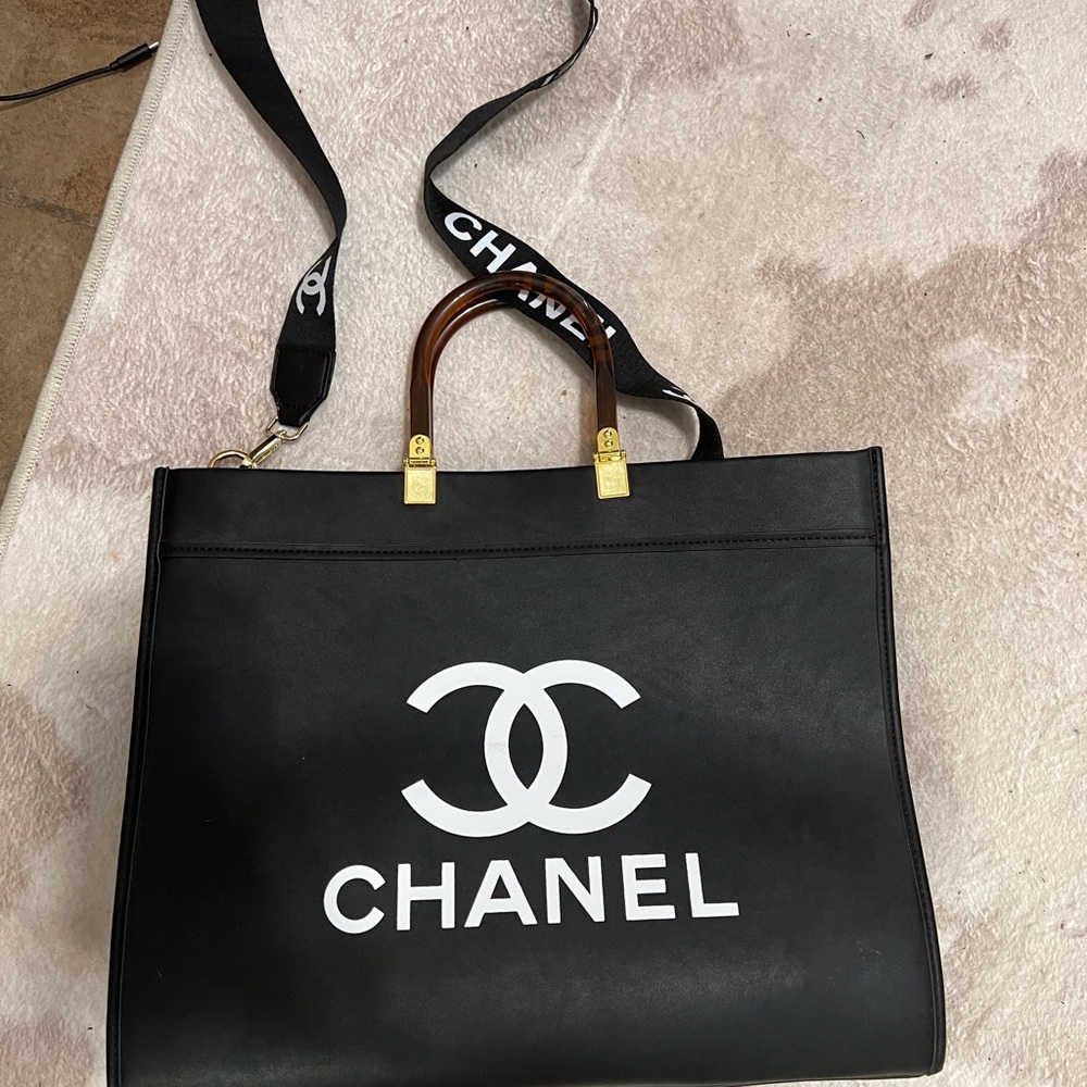 Large Chanel tote